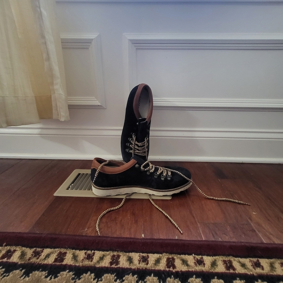 Black and Brown Sneakers with Sleek Design - Picture 1 of 4